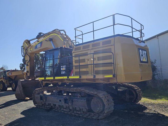 2018 Caterpillar 374Fl Yellow