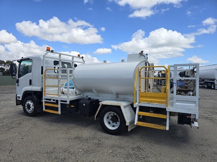 2016 Isuzu Fsr 850 4000L Diesel Tanker White