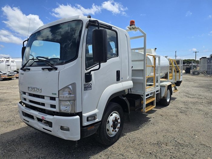 2016 Isuzu Fsr 850 4000L Diesel Tanker White