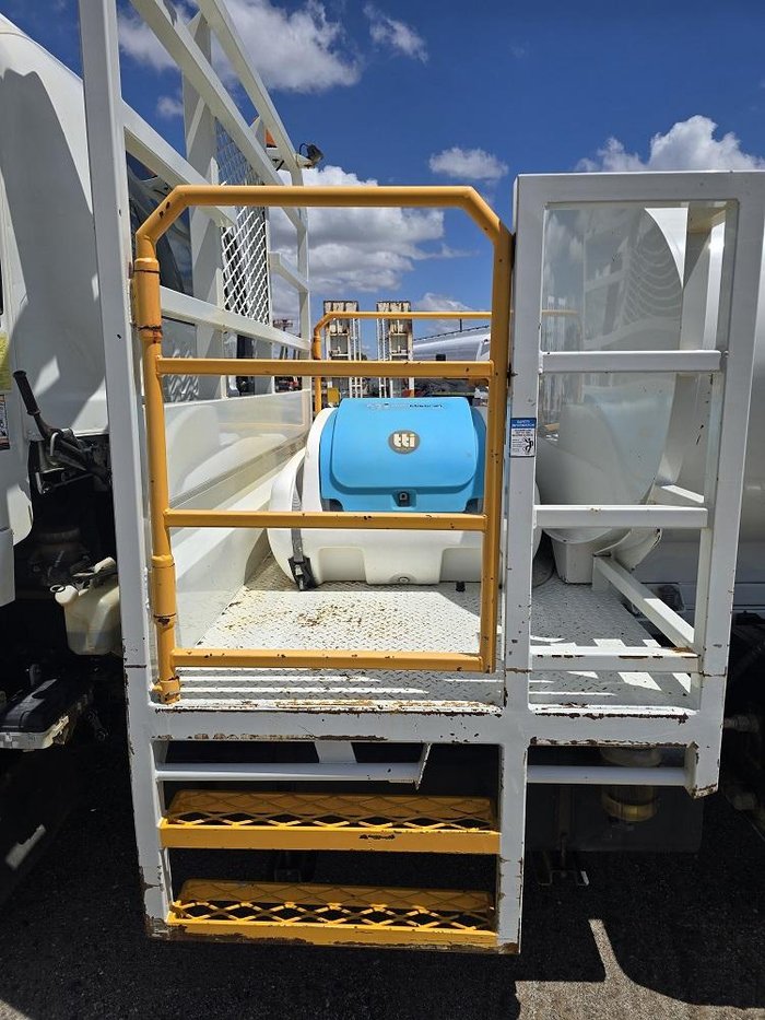2016 Isuzu Fsr 850 4000L Diesel Tanker White