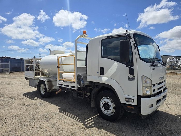 2016 Isuzu Fsr 850 4000L Diesel Tanker White