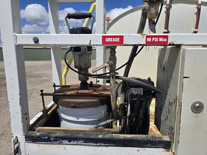 2016 Isuzu Fsr 850 4000L Diesel Tanker White
