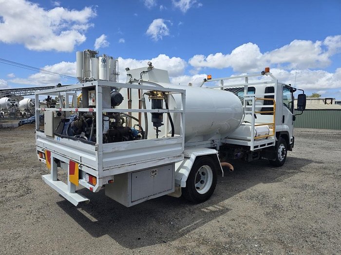 2016 Isuzu Fsr 850 4000L Diesel Tanker White
