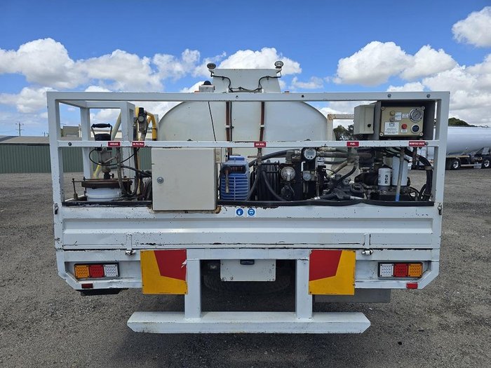 2016 Isuzu Fsr 850 4000L Diesel Tanker White