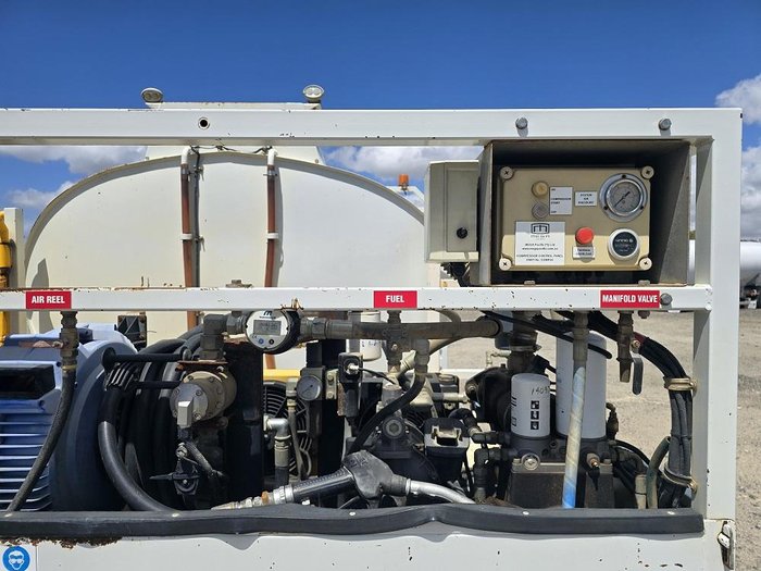 2016 Isuzu Fsr 850 4000L Diesel Tanker White