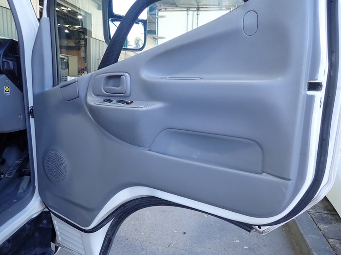 2023 HINO DUTRO 616 WHITE