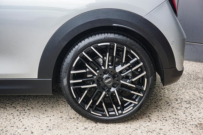 2024 MINI Cooper S Favoured