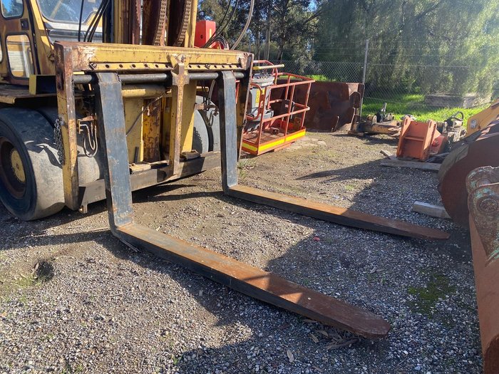 1984 Caterpillar V300b