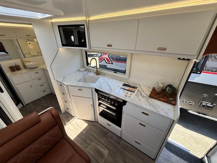 2025 JB Caravans Scorpion Sting Air 22'
