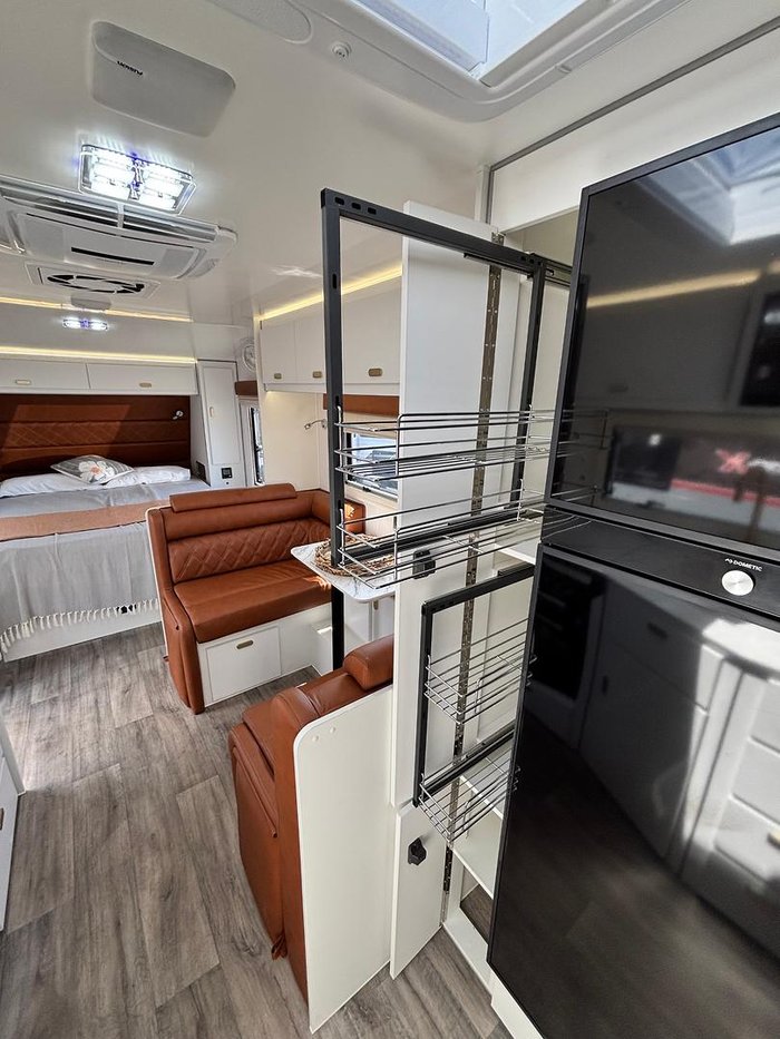 2025 JB Caravans Scorpion Sting Air 22'