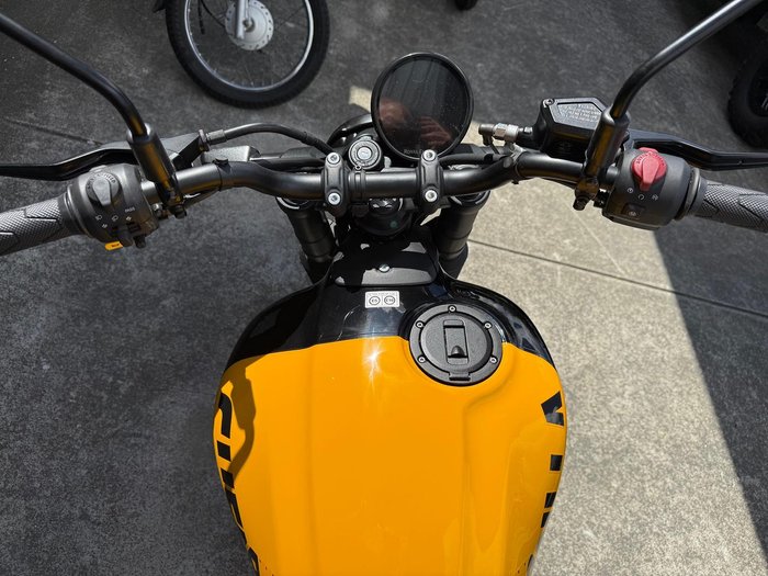 2024 Royal Enfield Guerrilla 450 Guerrilla Yellow
