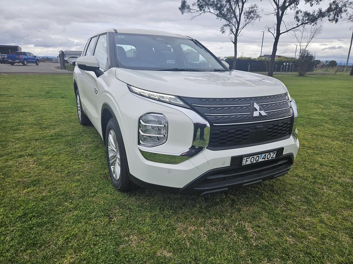 2024 Mitsubishi Outlander PHEV ES