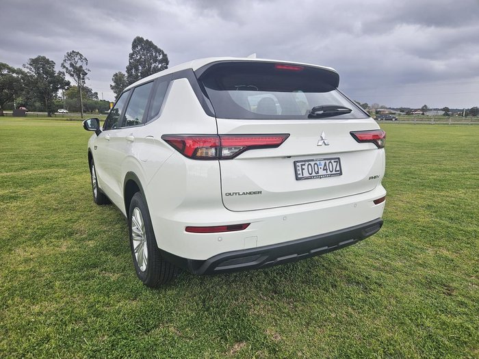 2024 Mitsubishi Outlander PHEV ES ZM MY24 AWD White