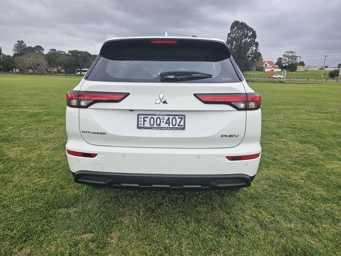 2024 Mitsubishi Outlander PHEV ES