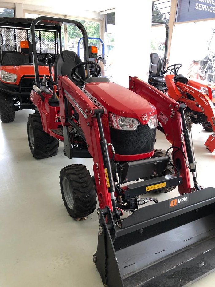0 Massey Ferguson Gc1723e Compact Tractor 4In1 Bkt - 1X In Stock RED