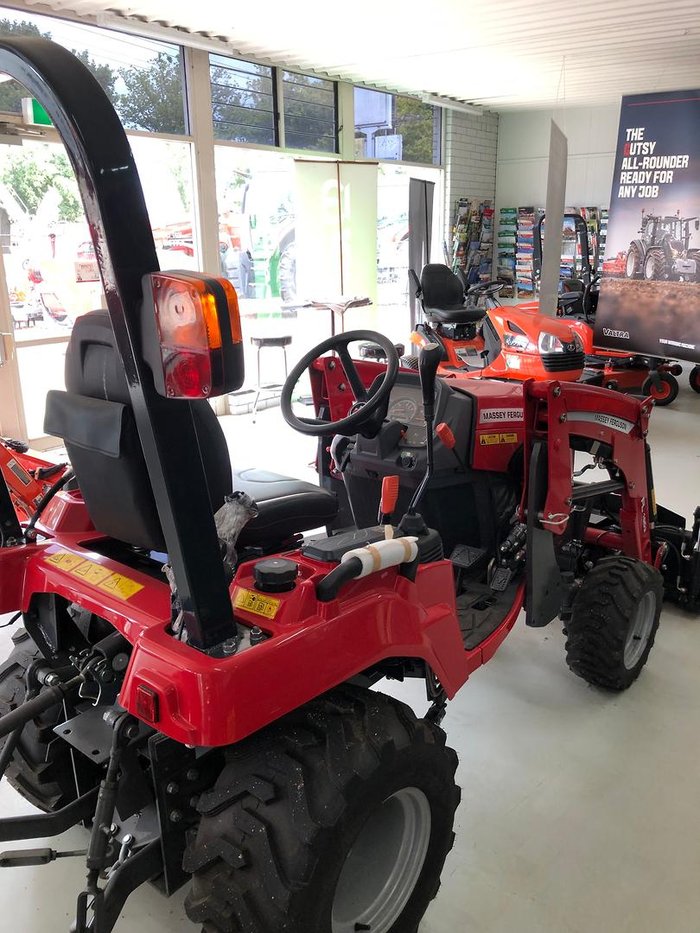 0 Massey Ferguson Gc1723e Compact Tractor 4In1 Bkt - 1X In Stock RED
