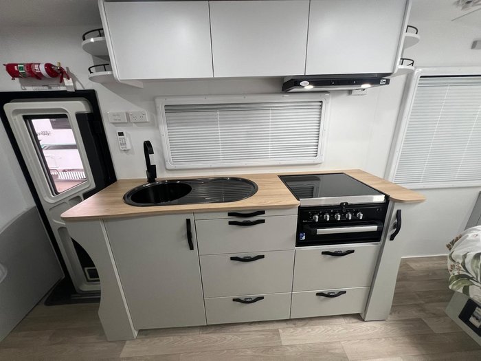 2025 Avan Aspire 587-1