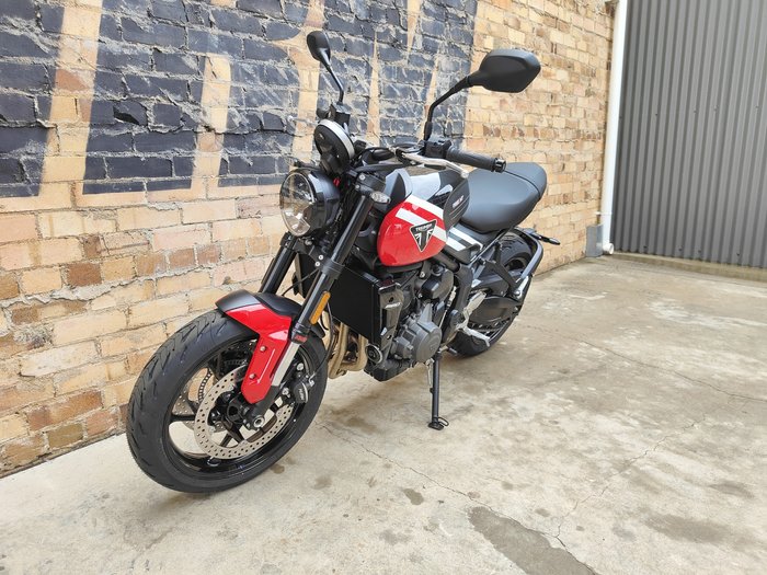 2025 TRIUMPH TRIDENT 660 ROAD RED