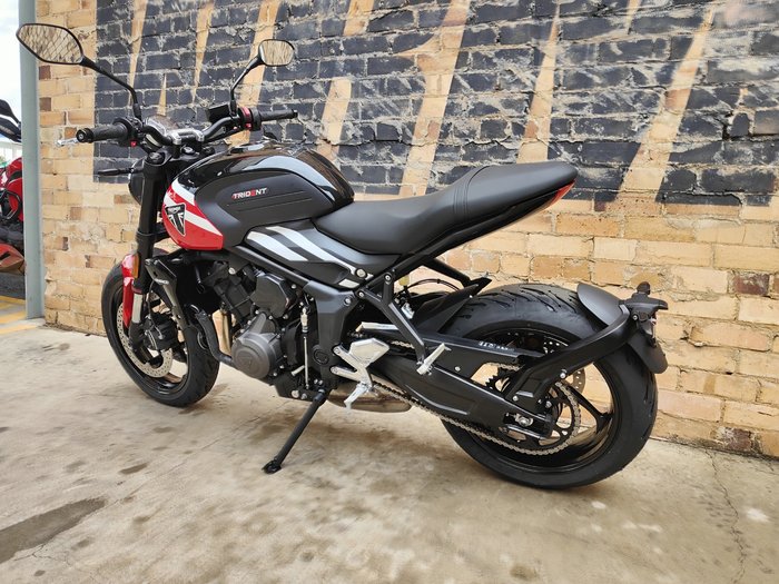 2025 TRIUMPH TRIDENT 660 ROAD RED