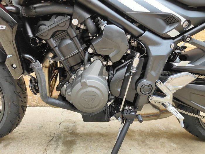 2025 TRIUMPH TRIDENT 660 ROAD RED