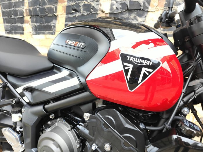 2025 TRIUMPH TRIDENT 660 ROAD RED