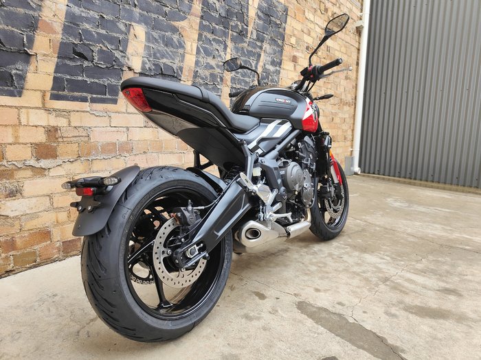 2025 TRIUMPH TRIDENT 660 ROAD RED