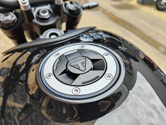 2025 TRIUMPH TRIDENT 660 ROAD RED