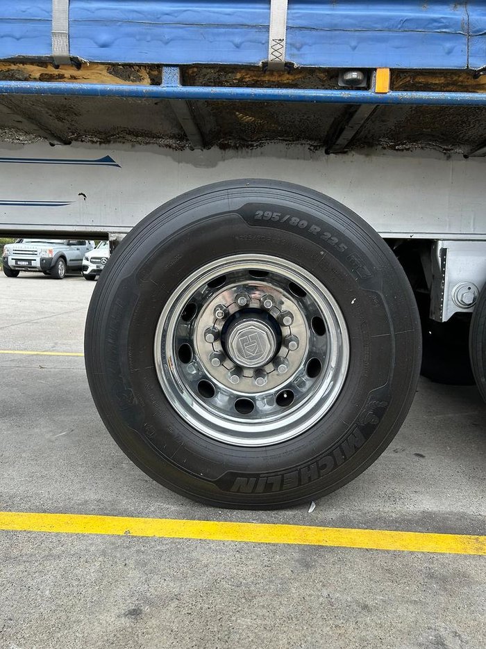 2009 Krueger St3 24 Pallet Sd Refrigerated Curtain Sider