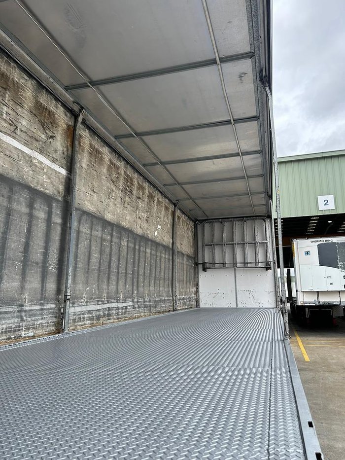 2009 Krueger St3 24 Pallet Sd Refrigerated Curtain Sider 