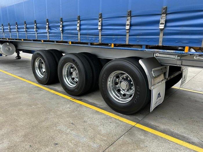 2009 Krueger St3 24 Pallet Sd Refrigerated Curtain Sider 