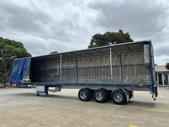 2009 Krueger St3 24 Pallet Sd Refrigerated Curtain Sider 