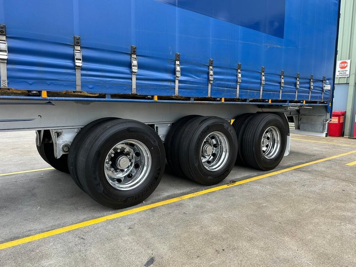 2009 Krueger St3 24 Pallet Sd Refrigerated Curtain Sider 