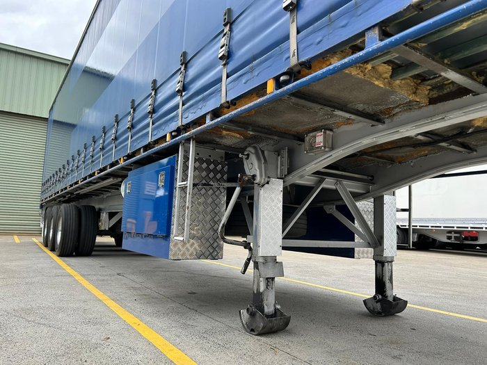 2009 Krueger St3 24 Pallet Sd Refrigerated Curtain Sider