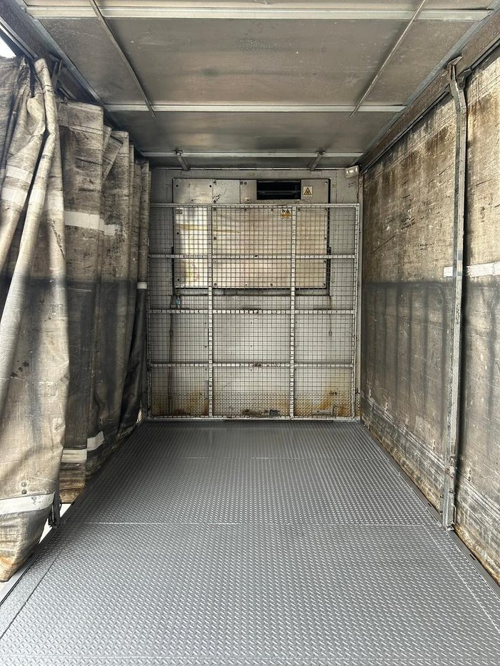 2009 Krueger St3 24 Pallet Sd Refrigerated Curtain Sider