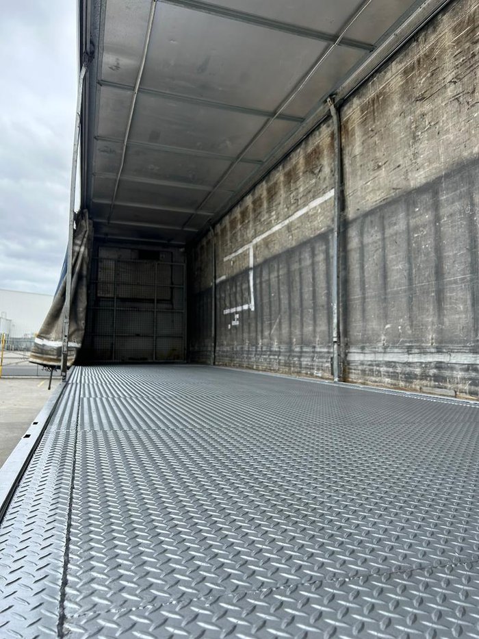 2009 Krueger St3 24 Pallet Sd Refrigerated Curtain Sider