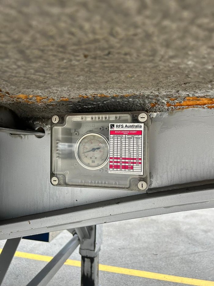 2009 Krueger St3 24 Pallet Sd Refrigerated Curtain Sider