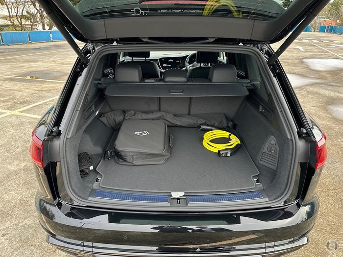 2024 Volkswagen Touareg R