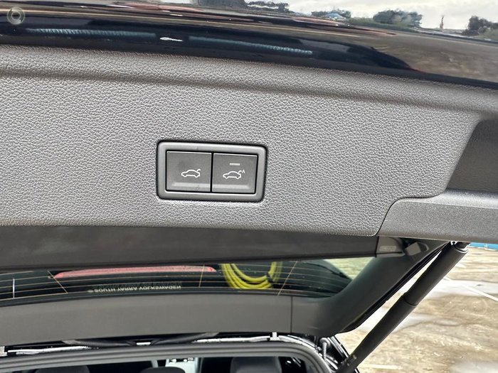 2024 Volkswagen Touareg R