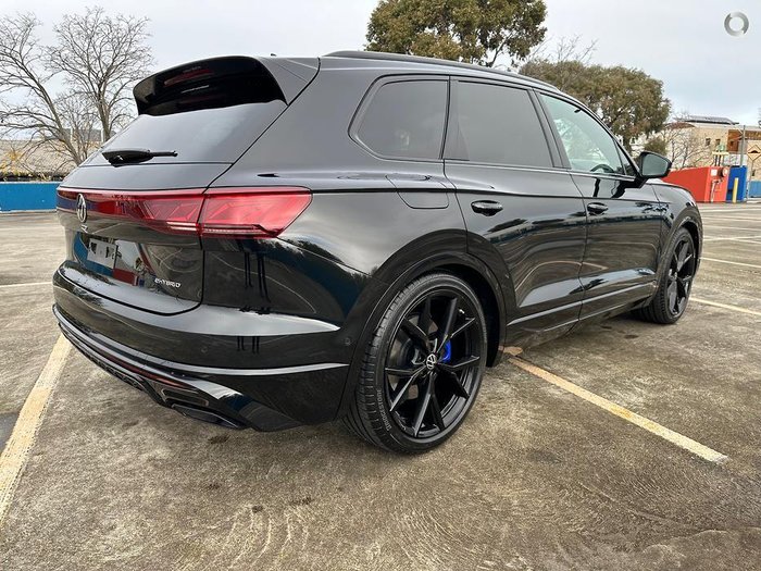 2024 Volkswagen Touareg R