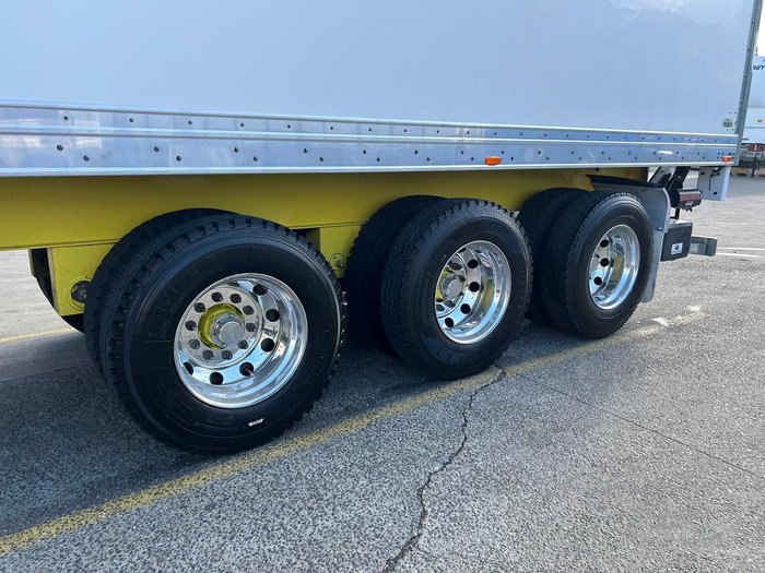 2016 Maxitrans 34 Pallet -18 High Cube Reefer, Roller Door, Tail Gate Yellow