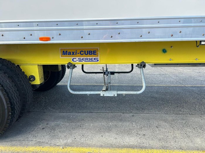 2016 Maxitrans 34 Pallet -18 High Cube Reefer, Roller Door, Tail Gate Yellow