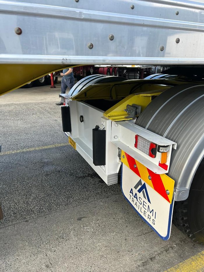 2016 Maxitrans 34 Pallet -18 High Cube Reefer, Roller Door, Tail Gate Yellow