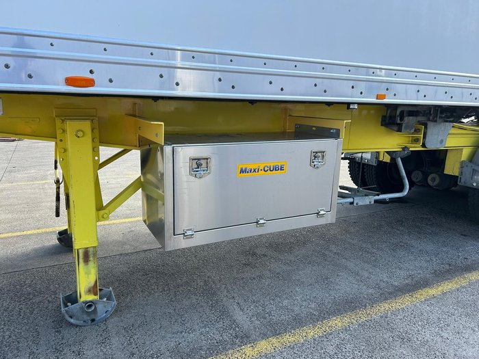 2016 Maxitrans 34 Pallet -18 High Cube Reefer, Roller Door, Tail Gate Yellow