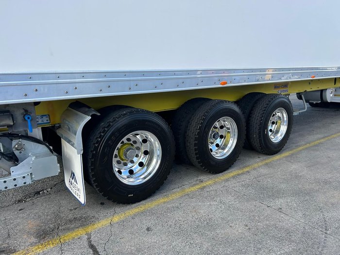 2016 Maxitrans 34 Pallet -18 High Cube Reefer, Roller Door, Tail Gate Yellow