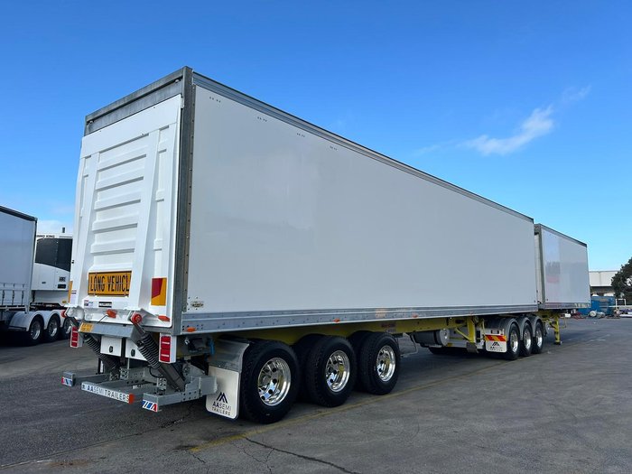 2016 Maxitrans 34 Pallet -18 High Cube Reefer, Roller Door, Tail Gate Yellow