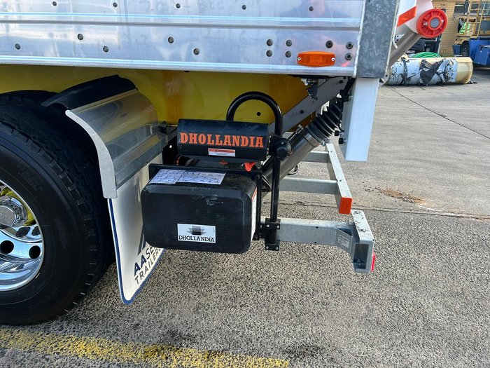 2016 Maxitrans 34 Pallet -18 High Cube Reefer, Roller Door, Tail Gate Yellow