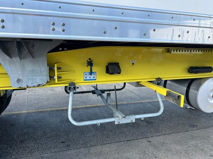 2016 Maxitrans 34 Pallet -18 High Cube Reefer, Roller Door, Tail Gate Yellow