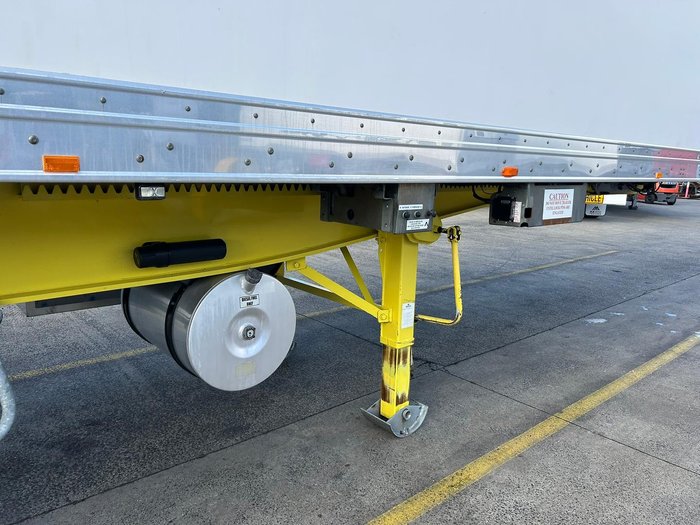 2016 Maxitrans 34 Pallet -18 High Cube Reefer, Roller Door, Tail Gate Yellow