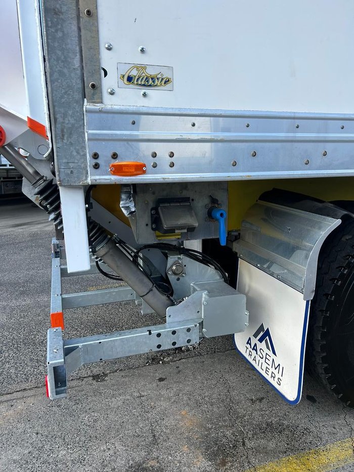 2016 Maxitrans 34 Pallet -18 High Cube Reefer, Roller Door, Tail Gate Yellow