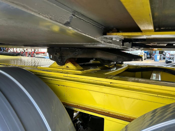 2016 Maxitrans 34 Pallet -18 High Cube Reefer, Roller Door, Tail Gate Yellow